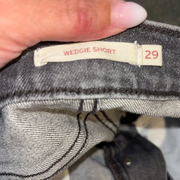 Women’s Levi Wedgie Shorts size 8 - Picture 3 of 4